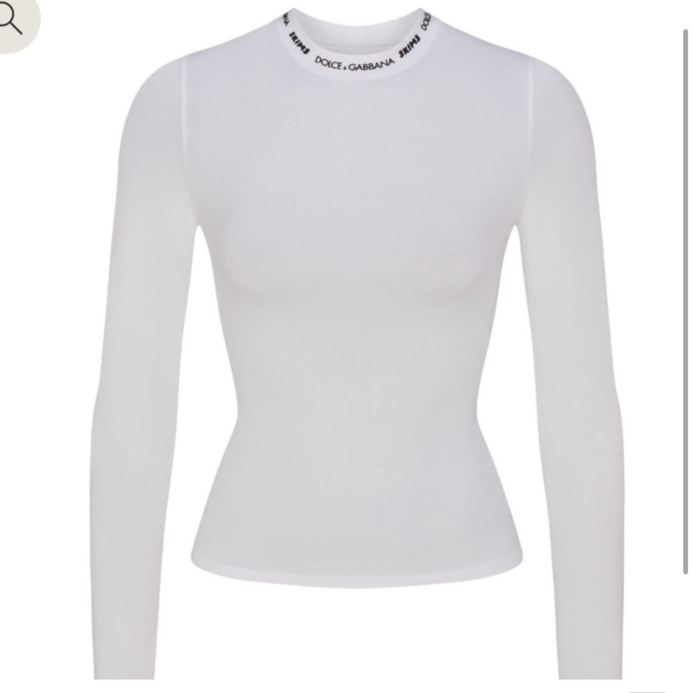 Dolce & Gabbana x SKIMS stretchy top
SOLD OUT!!!!!